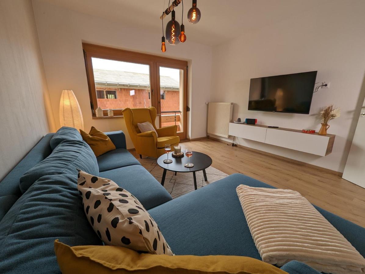 Angerpartments-Sonnige Grosse Wohnung Mit Balkon Und Kostenlosen Parkplatz โดบริอาค ภายนอก รูปภาพ